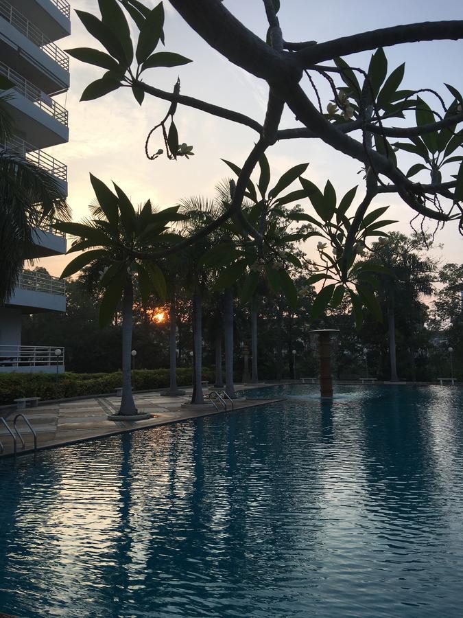 View Talay 5D Golf Apartamento Pattaya Exterior foto